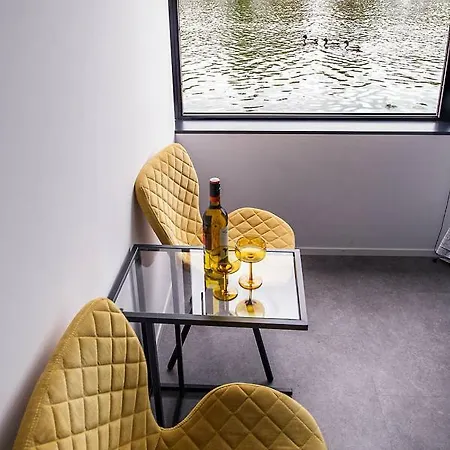 Houseboat - With A View Bed & Breakfast 3*