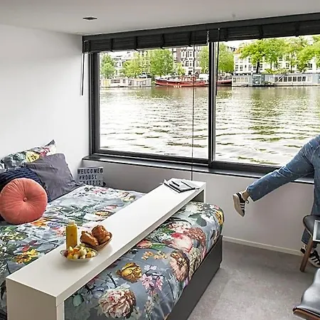 Bed & Breakfast Houseboat - With A View Amsterdam