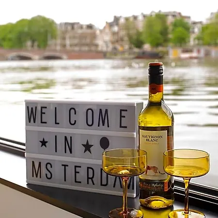 Houseboat - With A View Bed & Breakfast 3*