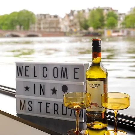 Houseboat - With A View Bed and breakfast Ámsterdam