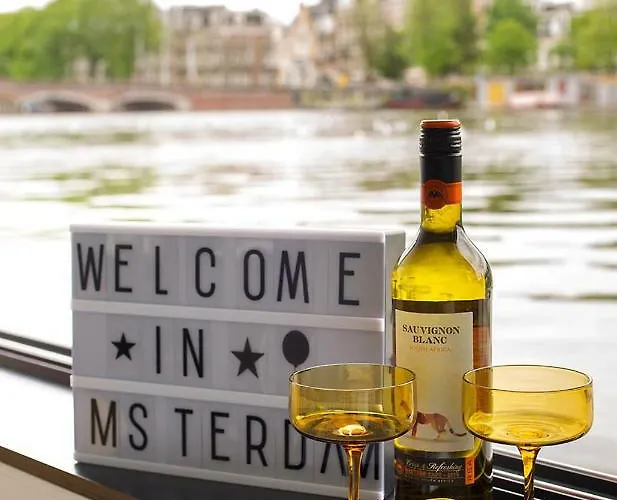 Houseboat - With A View Bed & Breakfast Amsterdam